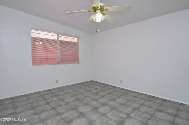 Building Photo - 3156 N Vista Del Forte Dr