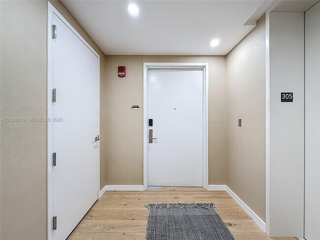 Building Photo - 350 Ocean Dr