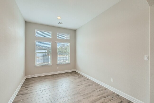 Building Photo - 764 Bonnet Blvd