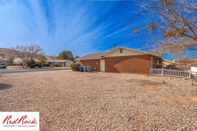 Building Photo - Upgraded 3 Bedroom Home in Bloomington Hills