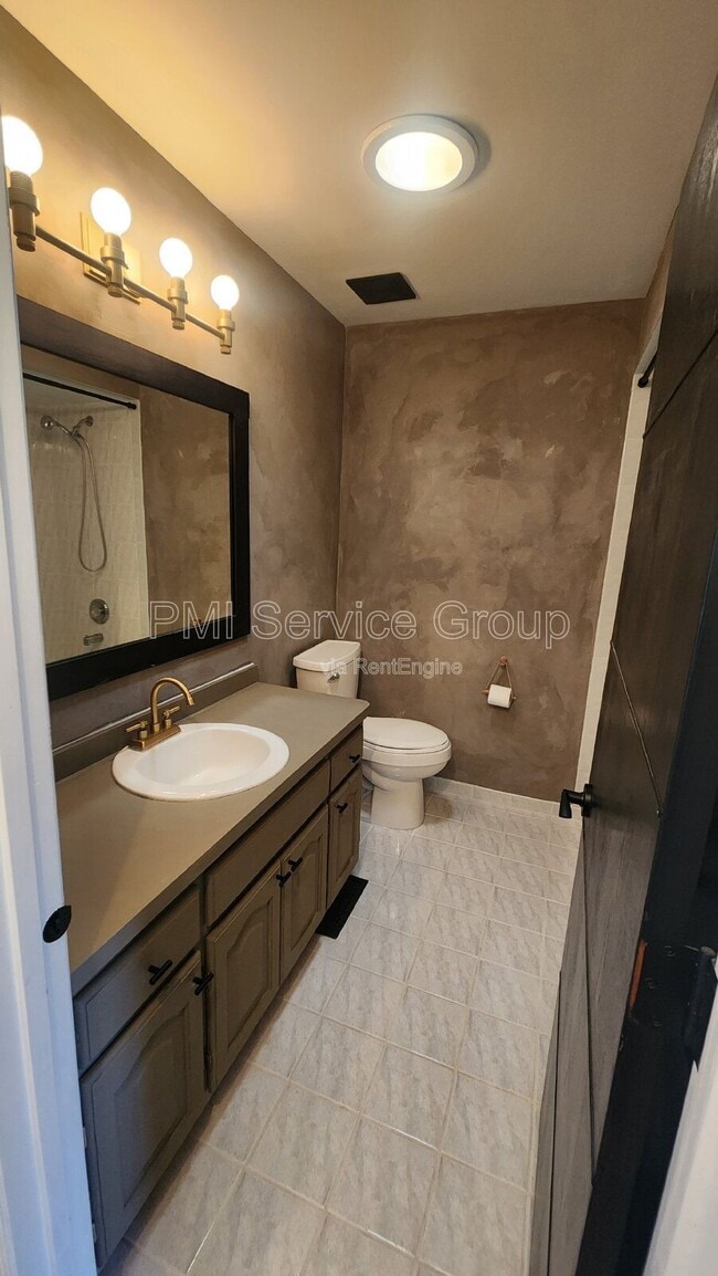 Building Photo - 1322 Foxford Ln