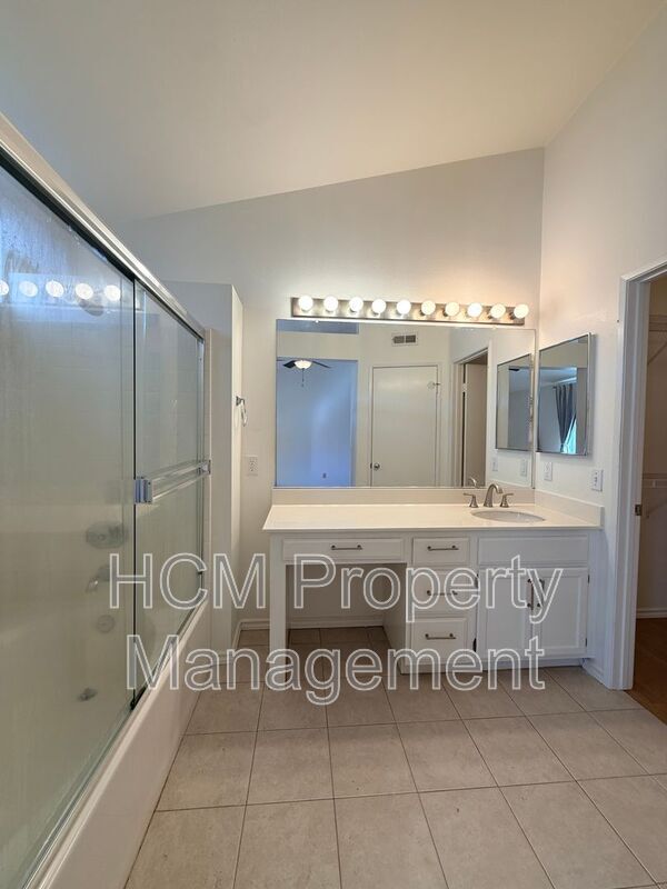 Building Photo - 22 Carlsbad Ln