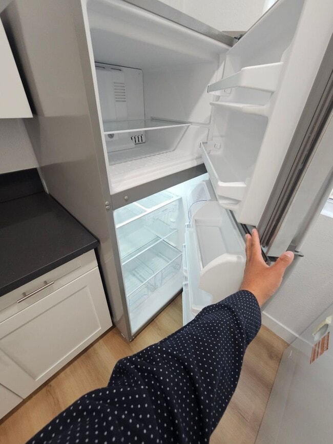 Building Photo - 245 E Ave 38