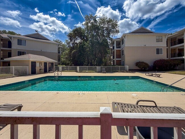 Building Photo - 4BR/4BA Condo off SW 34th Street - available NOW!