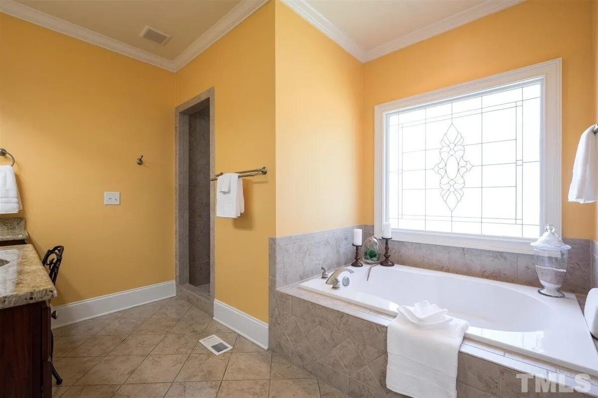 Building Photo - Room in House on Raven Wood Dr