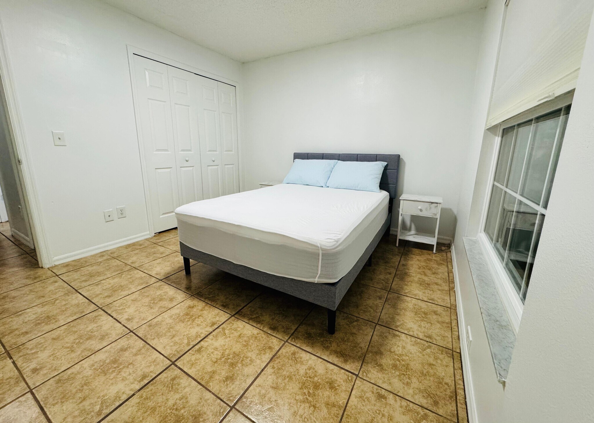 Private Room - 536 Cheshire Way