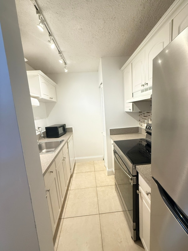 Building Photo - 9720 Hammocks Blvd