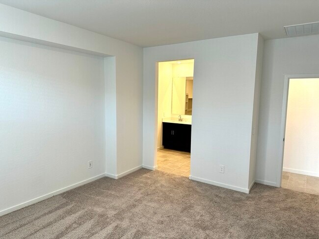 Building Photo - Almost new 4 bedroom home in Hurley Ranch