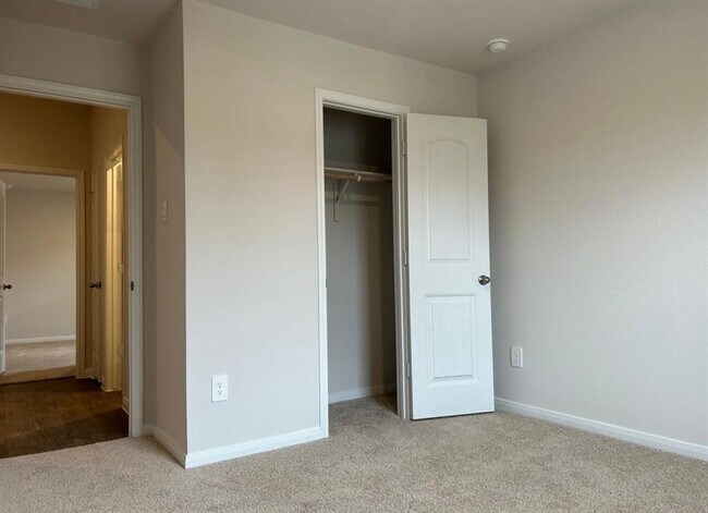 Building Photo - 1313 Camden Ln
