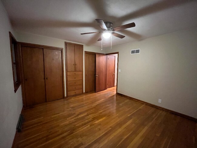 Building Photo - 601 E Mumford Dr