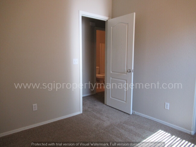 Building Photo - 25684 W Pleasant Ln
