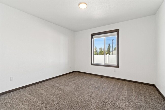 Building Photo - Beautiful New home in Post Falls