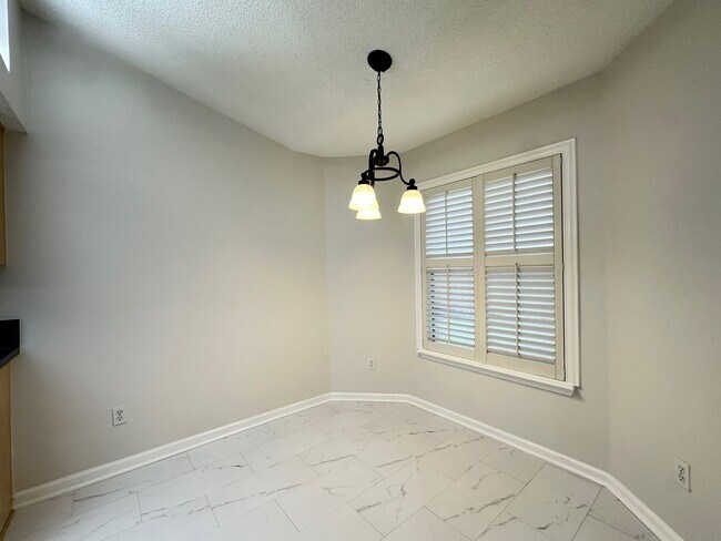 Building Photo - 5 minutes to the beach!  Remodeled Home!