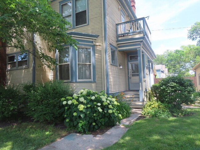 Building Photo - 1241 W Washington Blvd