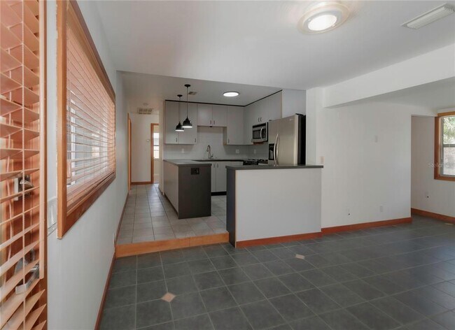 Building Photo - 1420 Alhambra Way S