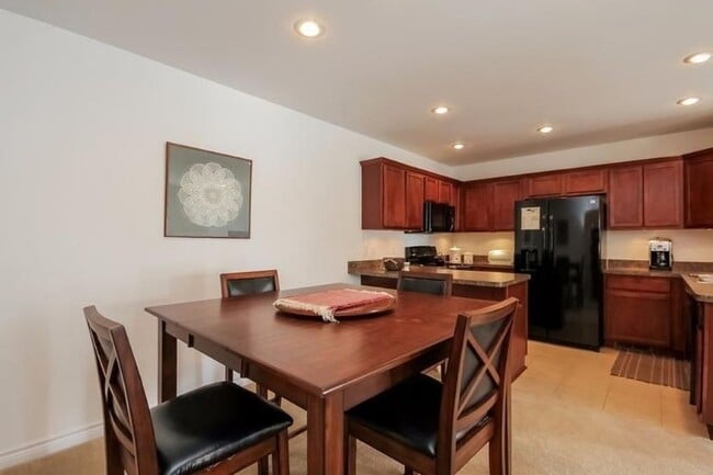 Building Photo - 3370 Endsleigh Ln