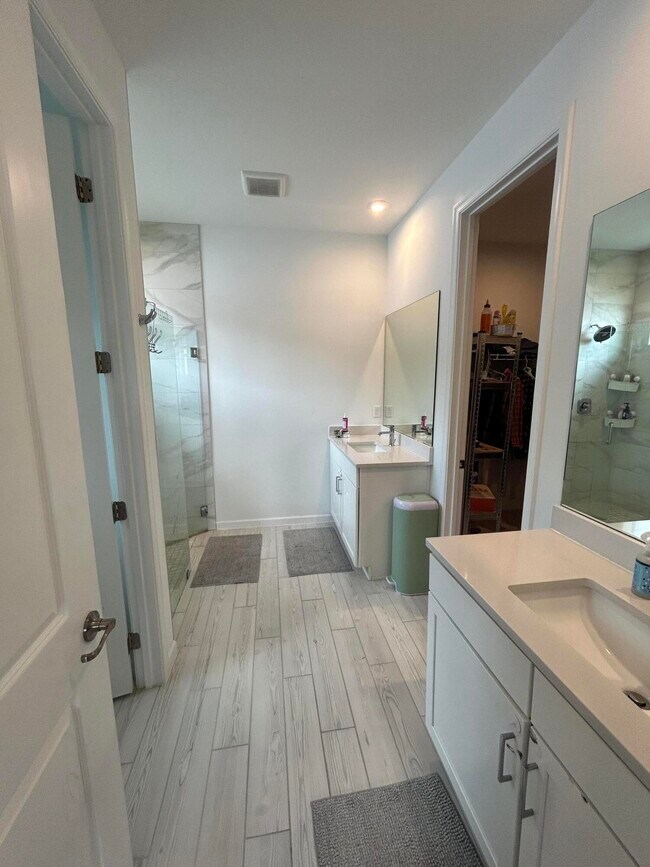 Building Photo - 12808 SW Eleanor Dr