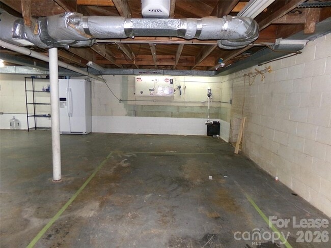 Building Photo - 1631 Maple Ave