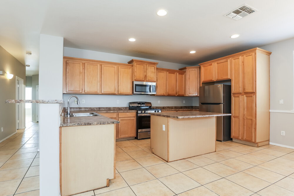 Building Photo - 7805 S 68th Dr