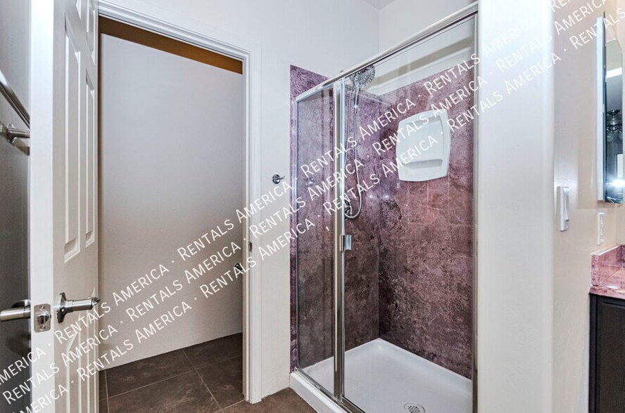 Building Photo - 402 E Croydon Park Rd