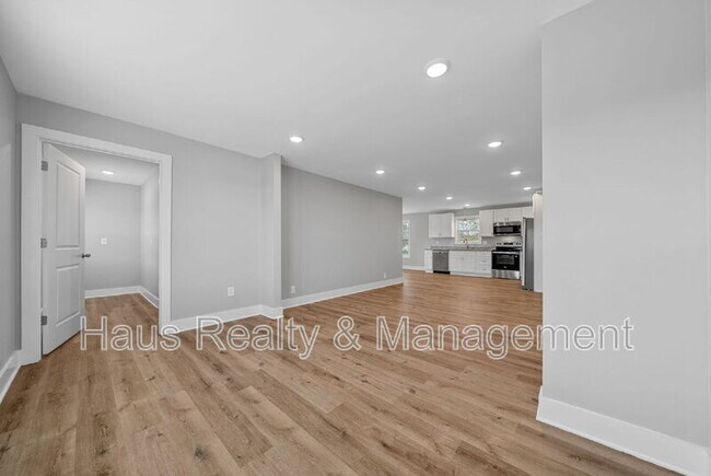 Building Photo - 7847 US-41