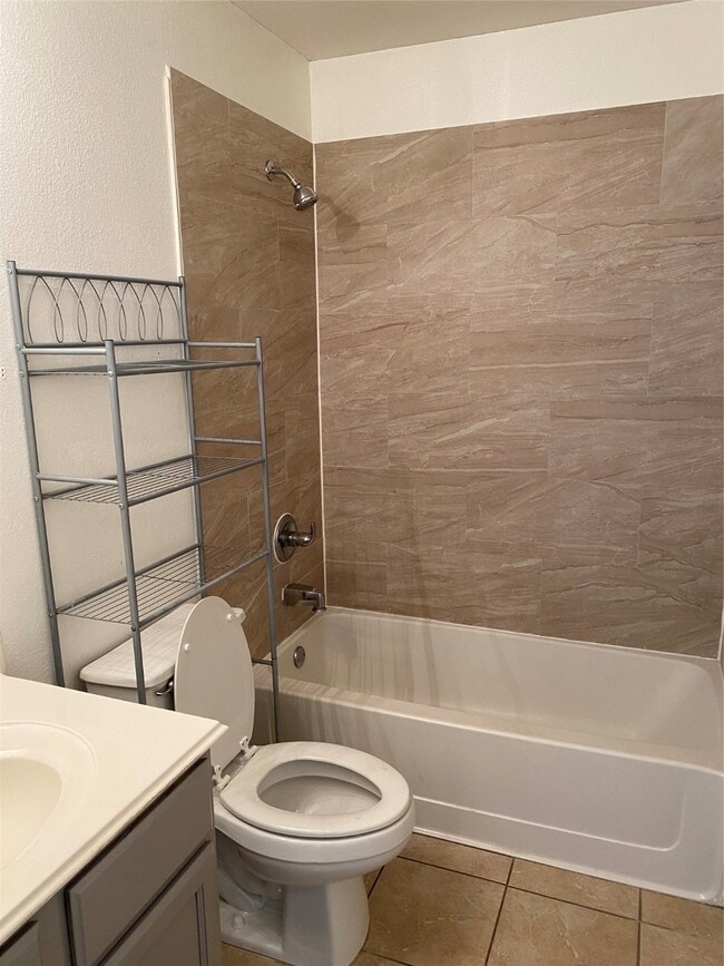 Building Photo - 6226 Cottage Pines Dr