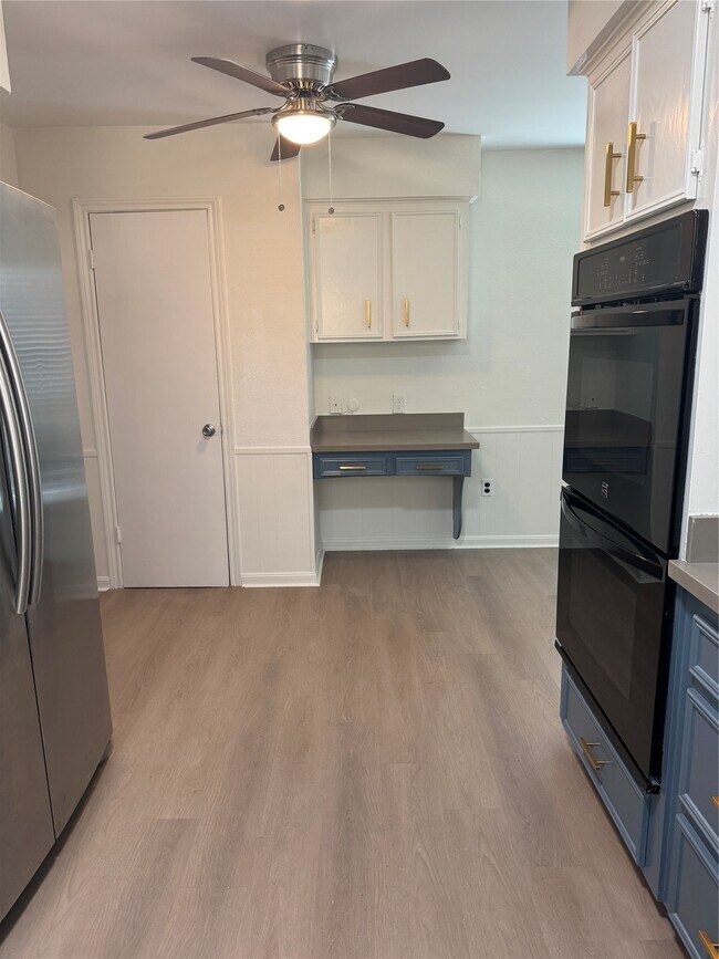 Building Photo - 7838 Vickijohn Dr