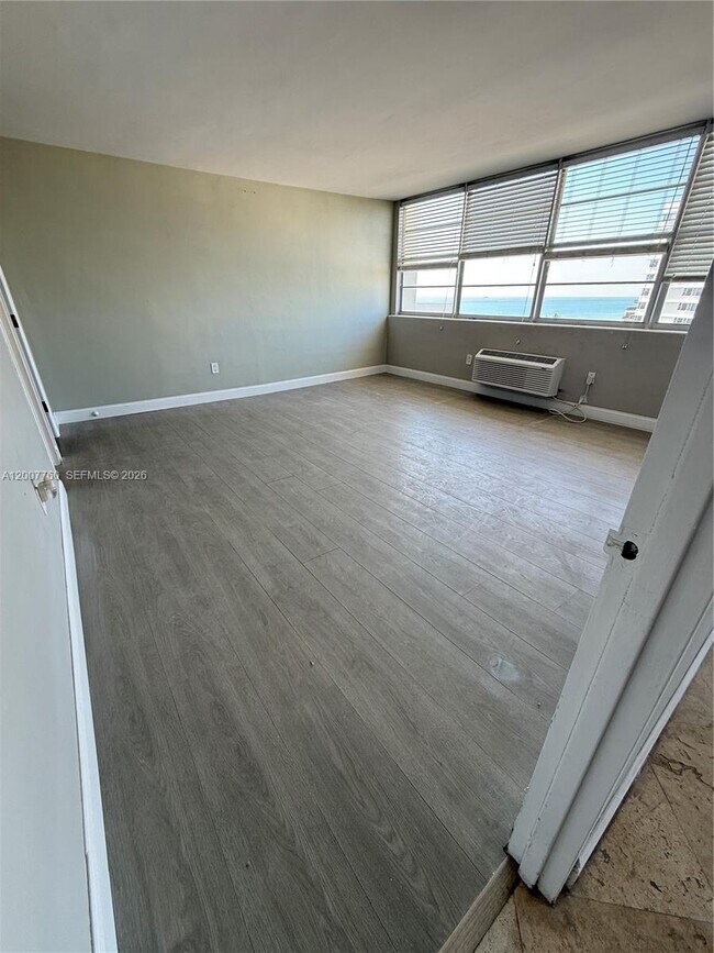 Building Photo - 5313 Collins Ave