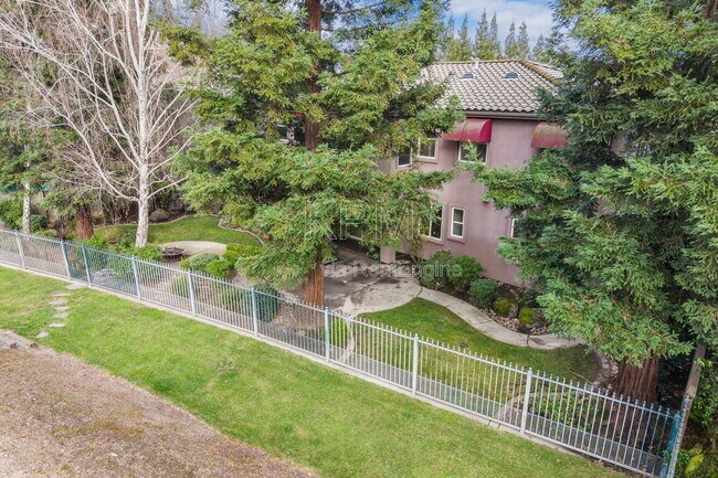 Building Photo - 5956 St Andrews Dr