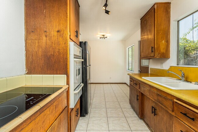 Building Photo - 6352 Clyde Ave