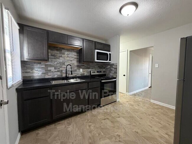 Building Photo - 6811 Brower Ct