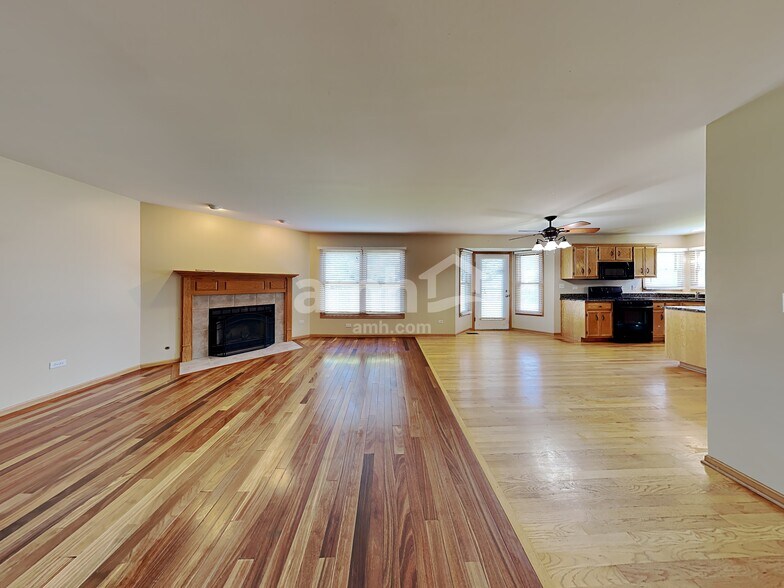 Building Photo - 302 Thames Dr