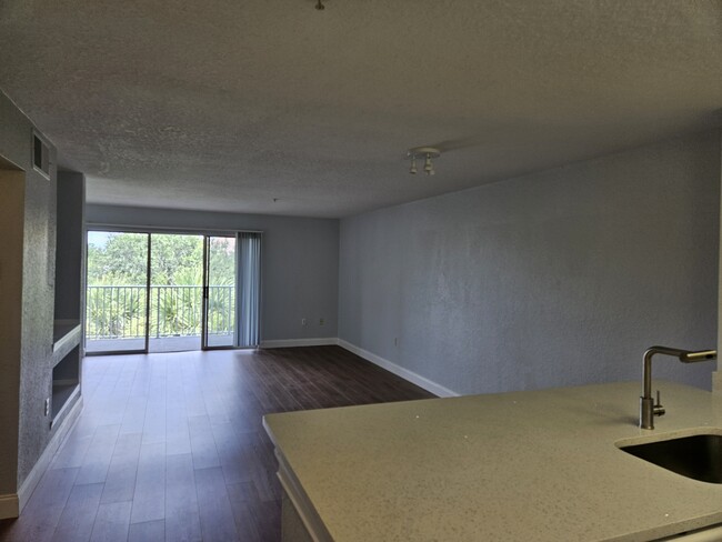 Building Photo - 14036 Fairway Island Dr