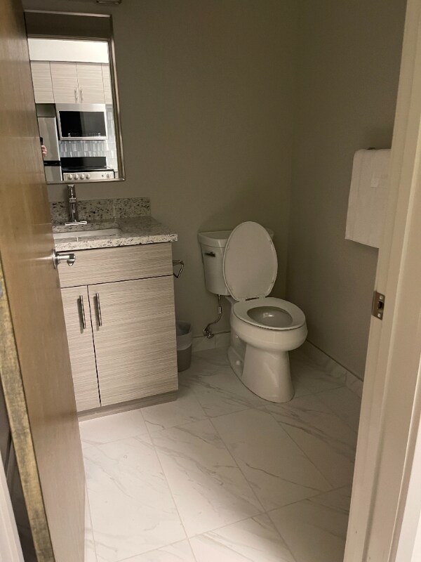 Building Photo - 1417 W 9th St