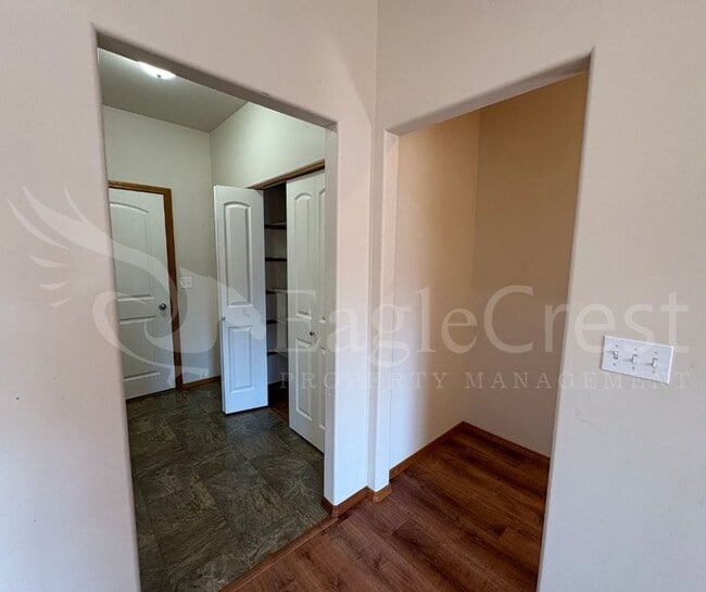 Building Photo - Three Bedroom, Two Bathroom House in Chape...