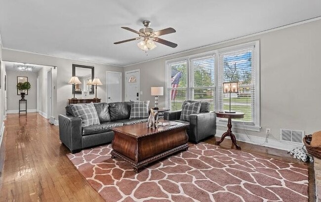 Building Photo - Furnished Mid Term Rental