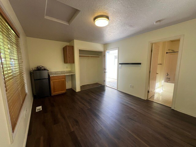 Building Photo - 3bed 3bath Great Meridian Location!