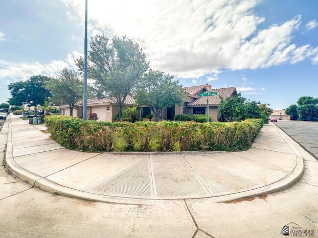 Building Photo - 3064 S 47th Ave