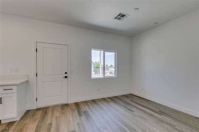 Building Photo - 367 N 16th St