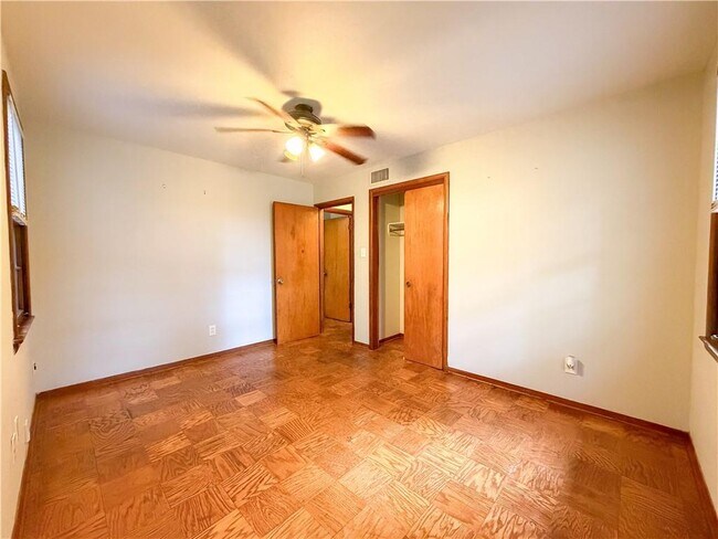 Building Photo - 5301 E David Langan Dr