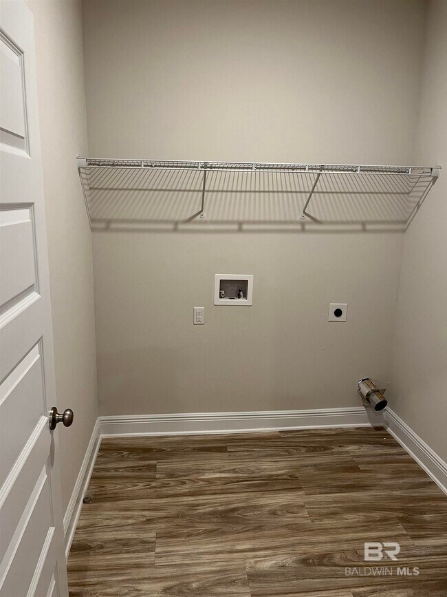 Building Photo - 10762 Winning Colors Trl