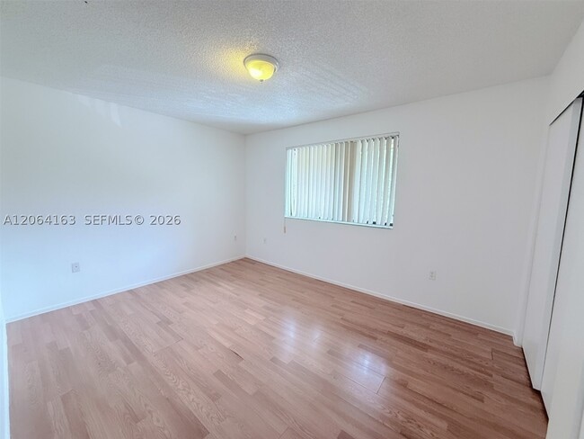 Building Photo - 3212 Coral Lake Dr