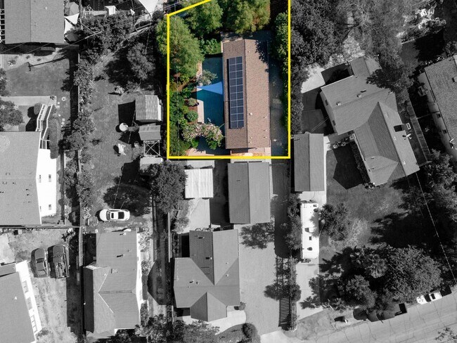 Building Photo - Beautiful Two Bedroom/Two Bathroom Home with Large Yard