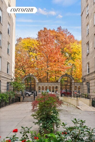 Building Photo - 811 Walton Ave