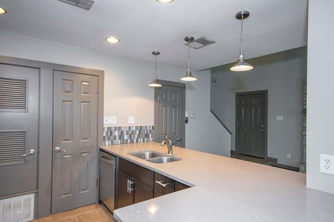 Building Photo - 1506 Rockdale Cir