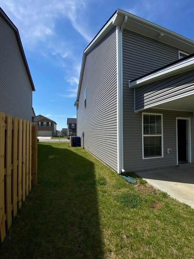 Building Photo - Masterson Hills     20260504