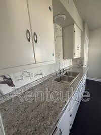 Building Photo - 3025 Windsor Ave