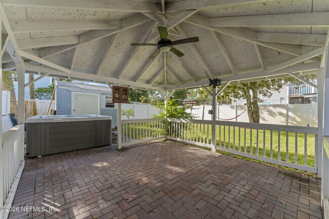 Building Photo - 618 8th Ave N