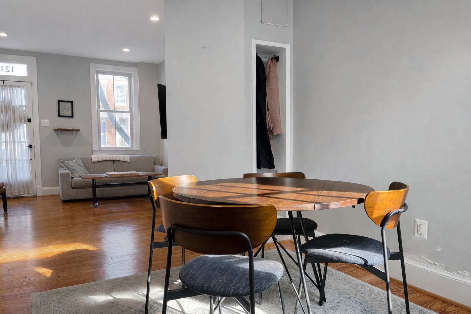 Building Photo - 1215 C St SE