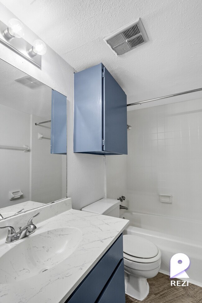 Building Photo - 4400 Memorial Dr